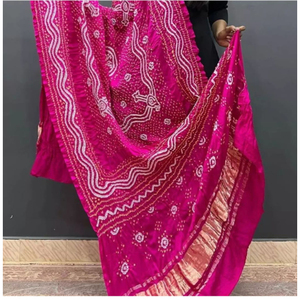 Dupatta de fiesta de seda Gaji pura con estampado bandhani - Product Image 1