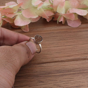 Bague Vintage en Onyx Rouge avec Sertissage clos, Bordure Perlée en Argent Sterling 925, Bijou Artisanal Fait Main pour Hommes et Femmes, Style Rétro - Product Image 2