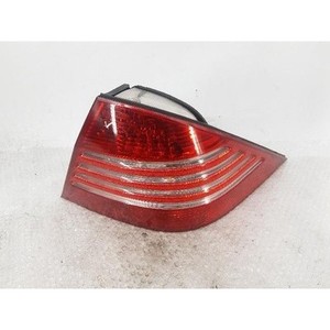 ชุดไฟท้ายด้านขวาของผู้โดยสารรถยนต์ S-class มือสอง รุ่น A2208200864 - Product Image 1