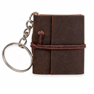 Porte-clés journal miniature en cuir fait main - Carnet micro vintage 2x3 pouces avec anneau porte-clés pour Noël et cadeaux promotionnels - Product Image 1
