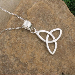 Collier tendance en argent 925 avec pendentif en forme de nœud, collier pour femme à porter tous les jours, collier de luxe, bijoux minimalistes délicats en forme de nœud - Product Image 3