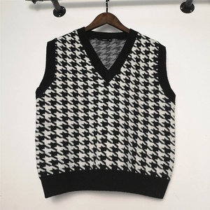 Gilet décontracté d'automne pour femme en polyester tricoté, col en V, sans manches, respirant, jacquard épais - Product Image 6