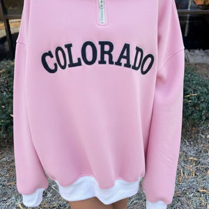 เสื้อพูลโอเวอร์ผ้าฟลีซคุณภาพระดับมืออาชีพสำหรับผู้หญิง สวมใส่ได้ทุกวันในฤดูหนาว สีพื้น ปักโลโก้ได้ตามต้องการ หนานุ่ม สองสี แต่งป้ายครึ่งตัวประดับเลื่อม - Product Image 1