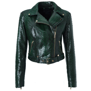 Chaqueta de Invierno para Mujer, Estilo Motero, de Cuero Genuino con Grabado de Piel de Serpiente Verde, Resistente al Viento, con Cierre de Cremallera, Cuello Extendido y Manga Larga - Product Image 1