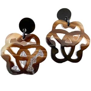 Boucles d'oreilles pendantes faites à la main en corne de buffle, modèle 2025, luxe moderne, personnalisation, pour femmes, accessoires de mode tendance - Product Image 4