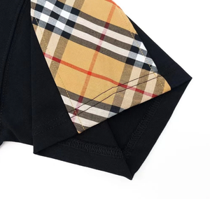 Camiseta Negra con Diseño a Cuadros, 100% Algodón Ecológico, Transpirable, Impresión Serigráfica, 220 Gramos, Manga Corta - Product Image 2