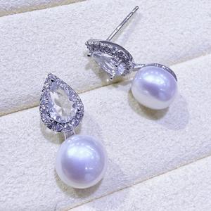Boucles d'oreilles pendantes fines de style français haut de gamme pour femmes, polyvalentes, luxueuses, en forme de goutte d'eau, zircon, perle d'eau douce inspirée du style Ins - Product Image 4