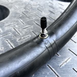 Cámara de aire KUMA 3.00-17 de caucho butílico premium, duradera, para motocicletas, para uso diario y deportivo. - Product Image 1