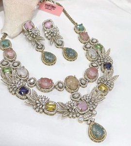 Ensemble collier et boucles d'oreilles fusion, plaqué or, qualité supérieure, exquis, pour mariage, collection pour femmes - Product Image 3