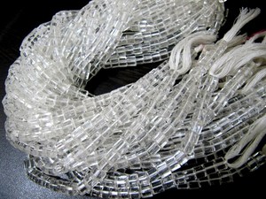 Cuentas facetadas de cristal blanco en forma de cubo de 5 mm, vendidas por hebra de 8 pulgadas de largo - Product Image 1