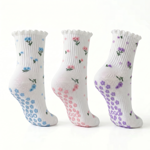 Chaussettes en coton tricoté antidérapantes style classique avec logo personnalisé pour femmes et jeunes, idéales pour le yoga, la maison et le fitness - Product Image 2