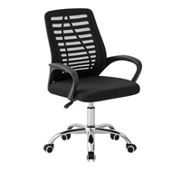 Chaise de bureau commerciale moderne en maille avec appui-tête réglable, base chromée et accoudoirs fixes pour hôtels et écoles