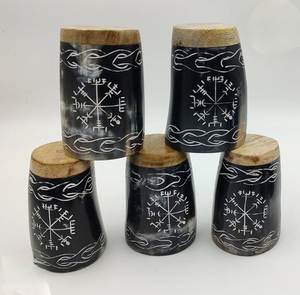 Elegante Jarra de Cerveza de Cuerno Natural con Diseño Grabado Personalizado para Cerveza y Vino, Estilo Vikingo al Mejor Precio - Product Image 2