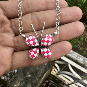 Collier pendentif papillon fait main en argent sterling en pierre damier style bobo vintage pour femme - Product Image 2