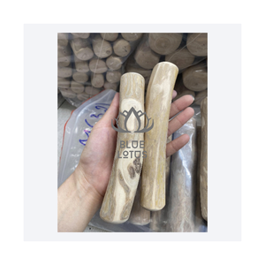 BEST SELLER 2025 Bâton à mâcher en bois de café pour l'entraînement des chiots et l'élimination de la plaque dentaire, durable, sans caféine, friandises à mâcher sûres pour chiens - Product Image 1