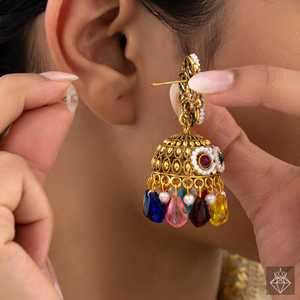 Boucles d'oreilles ethniques PRAO Jhumki Pearl Accessoire anti-ternissement et élégant - Product Image 1