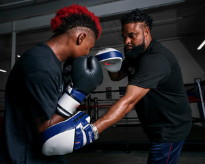 Guantes de Boxeo Curvos Personalizados, Manoplas de Enfoque para Entrenamiento de Boxeo, MMA, Muay Thai y Artes Marciales - Product Image 6