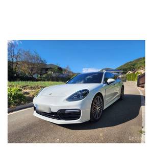 Porsche Panamera 4.0 GTS 2023 con Volante a la Izquierda, Asientos de Cuero, Cámara Trasera, 69,100 km - Product Image 2