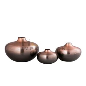 Macetas y jarrones de lujo de diseñador de Metal antiguo, maceta y jarrones de Material metálico de calidad superior a precio asequible - Product Image 1