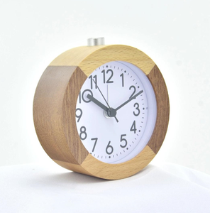 Pequeño Reloj Despertador Analógico Redondo con Función de Snooze, Luz Nocturna, Reloj de Mesa de Madera para Escritorio - Product Image 4