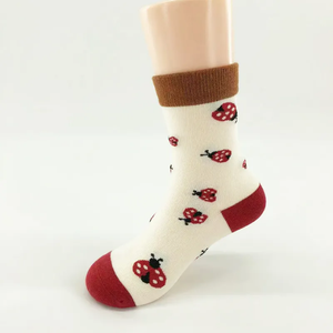 Chaussettes pour hommes de qualité supérieure avec logo coloré, fabricants de chaussettes en coton personnalisées, chaussettes tricotées sur mesure OEM - Product Image 1