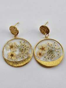 Pendientes Delicados de Resina con Flores Secas, Redondos, Dorados, Modernos, Glaseados, Hechos a Mano, Inspirados en la Naturaleza, Joyería de Diseño, Regalo para Mujer, Artesanía - Product Image 6