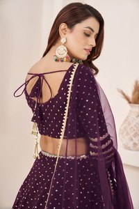 Ensemble Lehenga Choli pour femmes en Georgette, dentelle Zari, sequins et broderies à pois, tissé, longueur ras du sol, tenue de mariage ethnique - Product Image 4