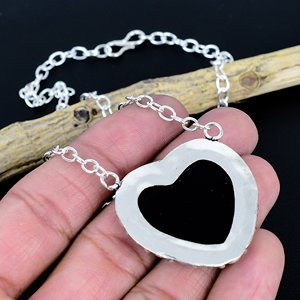 Colgante de cadena con forma de corazón de ónix negro: Collar de joyería de diseño hecho a mano en plata de ley 925 - Product Image 3