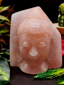 Tête de Bouddha en quartz rose - sculpture artisanale du visage serein du Bouddha - Product Image 3