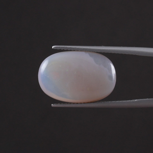 Opale naturelle blanche de qualité supérieure certifiée IGI, pierre précieuse en vrac, 9,02 carats, ovale 19x12mm, taillée à la main, polie, avec traitement de cirage/lustrage léger - Product Image 1
