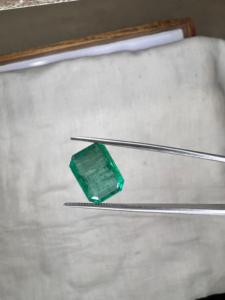 Émeraude octogonale de 5,58 carats, vert printanier, pierre précieuse non montée, provenant de Zambie - Product Image 3