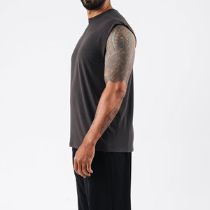 Camiseta deportiva 100% poliéster para hombre en venta, color sólido, corte ajustado, camiseta de fitness para hombre, camiseta de levantamiento de pesas para hombre. - Product Image 2