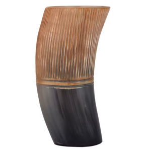 Verre à vin, bière, ou hydromel sculpté à la main avec un motif unique à effet de feu, finition artisanale, inspiré de la culture des Vikings de l'Âge Moyen - Product Image 1