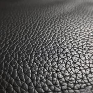 Combinaison de moto personnalisée une pièce haut de gamme | Cuir de vache | Curseurs en titane | Équipement de pilote professionnel | Meilleurs prix - Product Image 6