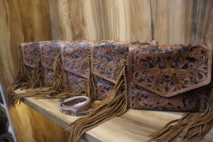 Sac à bandoulière pour femme en cuir de vachette style bohème vintage, fait main, avec fermeture éclair, sculpté à la main, style féminin, vente chaude - Product Image 5