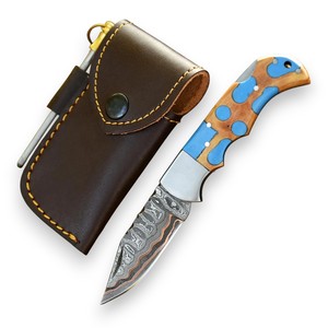 Cuchillo Plegable de Acero Damasco y Cobre Nordic Forge, Grado Industrial, con Bloqueo Trasero, Mango de Madera de Olivo y Resina, Clip de Bolsillo, Funda, OEM, EDC - Product Image 1