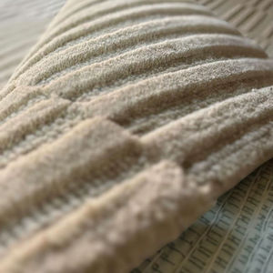 Alfombra de Lana Hecha a Mano con Textura Abstracta en Relieve, Pelo Suave y Afelpado, Ecológica, Apta para Mascotas, Diseño Moderno para Sala de Estar - Product Image 3