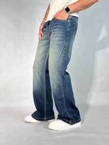 Jean décontracté en denim coupe large évasée, coupe ample, en coton écologique, avec déchirures décoratives - Product Image 2