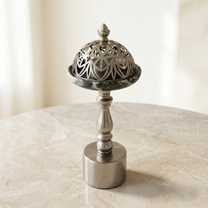 Quemador de Incienso Árabe de Resina y Metal de Lujo, Elegante Decoración para el Hogar de Oriente Medio, Juego de Mabkhara en Negro, Dorado y Plateado - Product Image 6