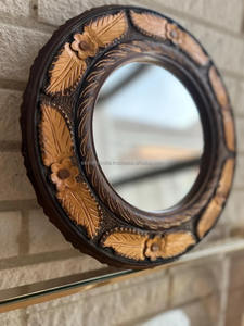 Fabrication indienne élégant miroir mural en résine accessoire décoratif pour la maison pour les salles de bain ou les chambres à coucher disponible chez Wholesale Supply - Product Image 5