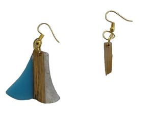 Diseño de pisada resina y madera forma Irregular pendiente joyería modelos India 2024 para mujer regalo fiesta blanca de moda - Product Image 1