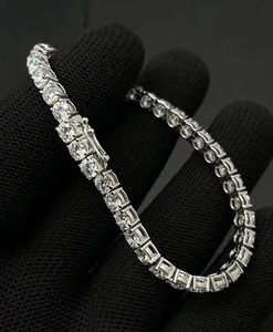 Pulsera de tenis con eslabones cubanos de moissanita y diamantes, elegante para oficina, para mujer, disponible para la compra - Product Image 2