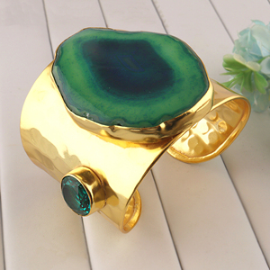 Best selling <b>bracelet</b> natural green agate slice hammered texture band <b>cuff</b> gold plated statement brass jewelry women <b>bracelets</b> - Product Image 4