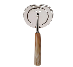 Precioso colador de plata pulida con un elegante mango liso de resina marrón marmoleada. Disponible a precio de mayorista - Product Image 1