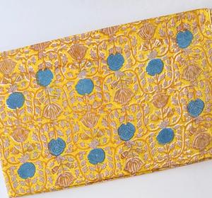 Tissu en coton tricoté léger et respirant à motifs floraux, idéal pour les vêtements de filles et la décoration intérieure – Vente en gros pour l'exportation en Inde - Product Image 1