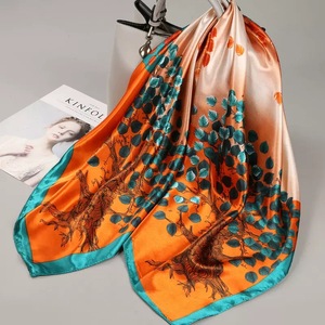 Foulard carré à imprimé floral russe pour femmes, écharpes ethniques, châles - Product Image 1