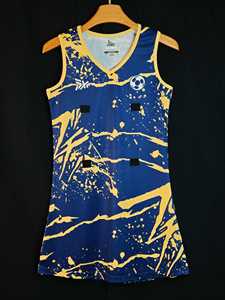 เสื้อเจอร์ซีย์เน็ตบอล PUFFIN SPORTS คุณภาพสูง แบบไม่มีแขน คอวี พิมพ์ลายแบบ Sublimation ระบายเหงื่อได้ดี ผลิตจากโพลีเอสเตอร์ 100% ทรงพอดีตัวสำหรับผู้ใหญ่ - Product Image 1