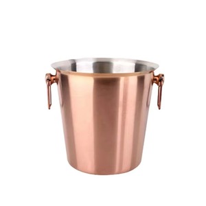 Cubo de hielo de acero inoxidable de lujo, diseñado con precisión, mejora la calidad general de la presentación de las bebidas. - Product Image 5