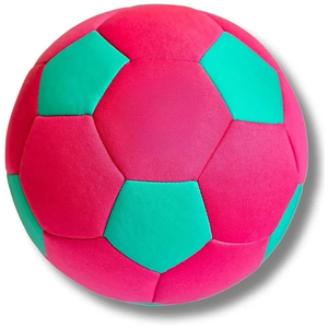 Ballon de football rose et vert écologique, durable, souple, confortable et léger en mousse pour enfants, pour jouer en intérieur et en extérieur - Product Image 6