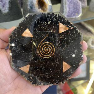 Plaque octogonale en tourmaline noire naturelle polie de 4 pouces, sous-verre en orgonite, spirale en cuivre, pour la guérison énergétique et la décoration - Vente en gros - Product Image 6